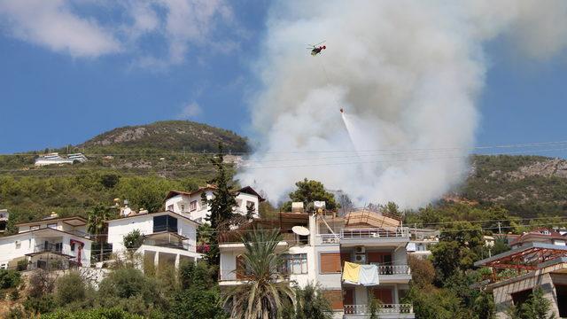 GÜNCELLEME - Alanya'da çıkan orman yangını kontrol altına alındı