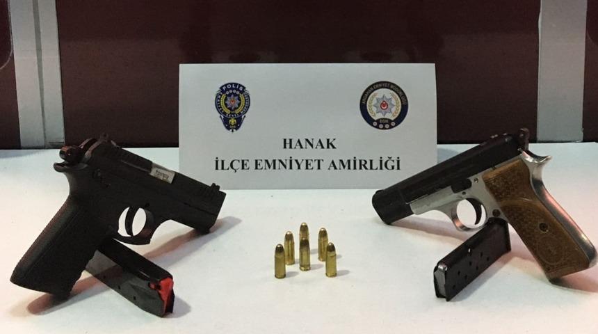 Ardahan'da kaçak silah ticareti yaptığı iddiasıyla 2 şüpheli yakalandı