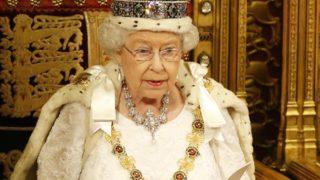 Dikkat çeken detay! İşte Kraliçe 2. Elizabeth’in gömüldüğü kıyafet ve mücevherler...