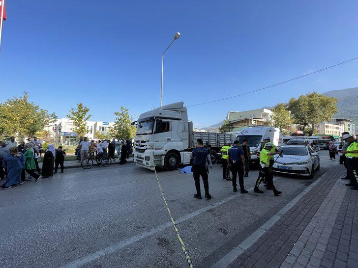 Bursa'da tırın çarptığı seyyar satıcı hayatını kaybetti G2