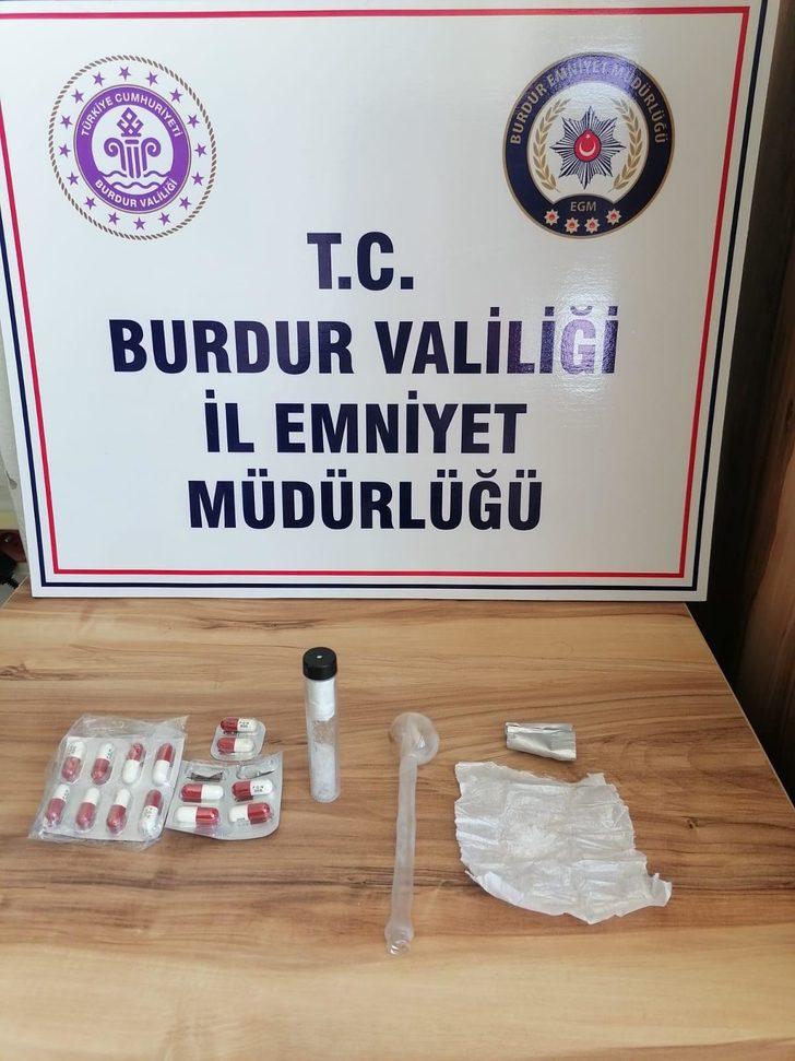 Burdur'da uyuşturucu operasyonlarında yakalanan 4 zanlıdan biri tutuklandı G2