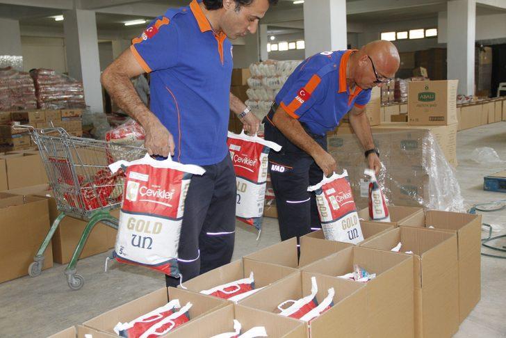 Konya'dan 10 bin gıda kolisi, Pakistan'a ulaştırılmak üzere yola çıkarıldı G1