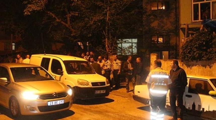 Elazığ'da kendisini darp eden kocasını 12 yerinden bı&ccedil;akladı