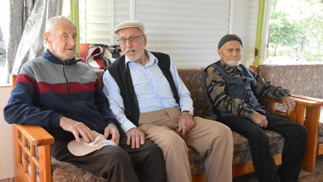 Bir asrı deviren asker arkadaşları, 70 yıl sonra özlem giderdi