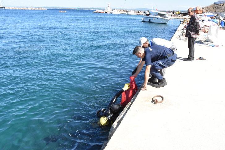 Bozcaada'da denizden 40 çuval çöp çıkarıldı G1