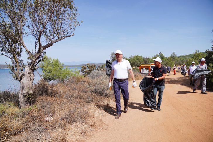 Ayvalık'ta Dünya Temizlik Günü dolayısıyla çevre temizliği yapıldı G4