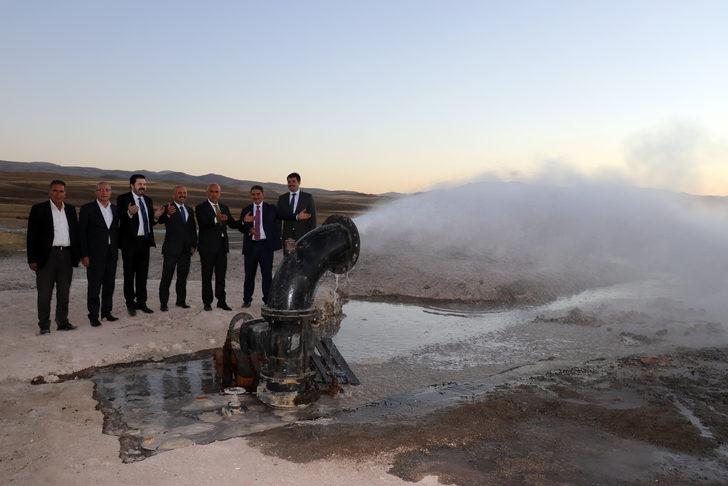Tarım ve Orman Bakanı Vahit Kirişci, Diyadin'deki temel atma töreninde konuştu: G3
