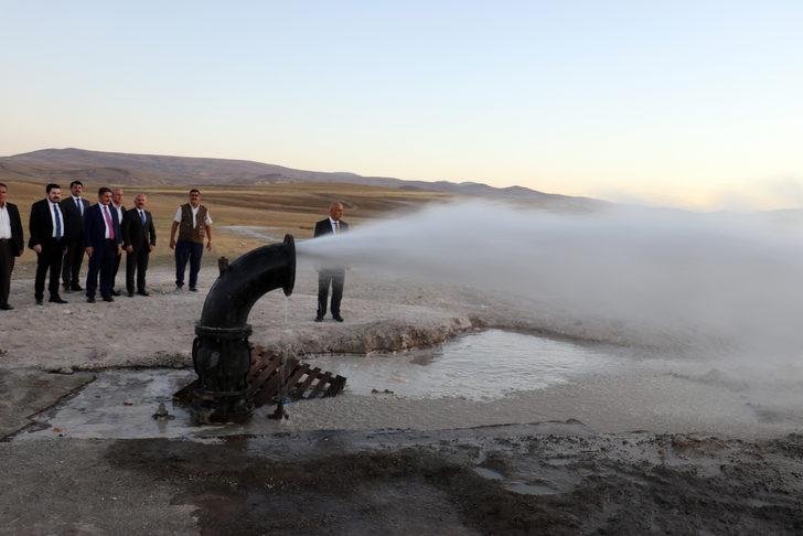 Tarım ve Orman Bakanı Vahit Kirişci, Diyadin'deki temel atma töreninde konuştu: G4