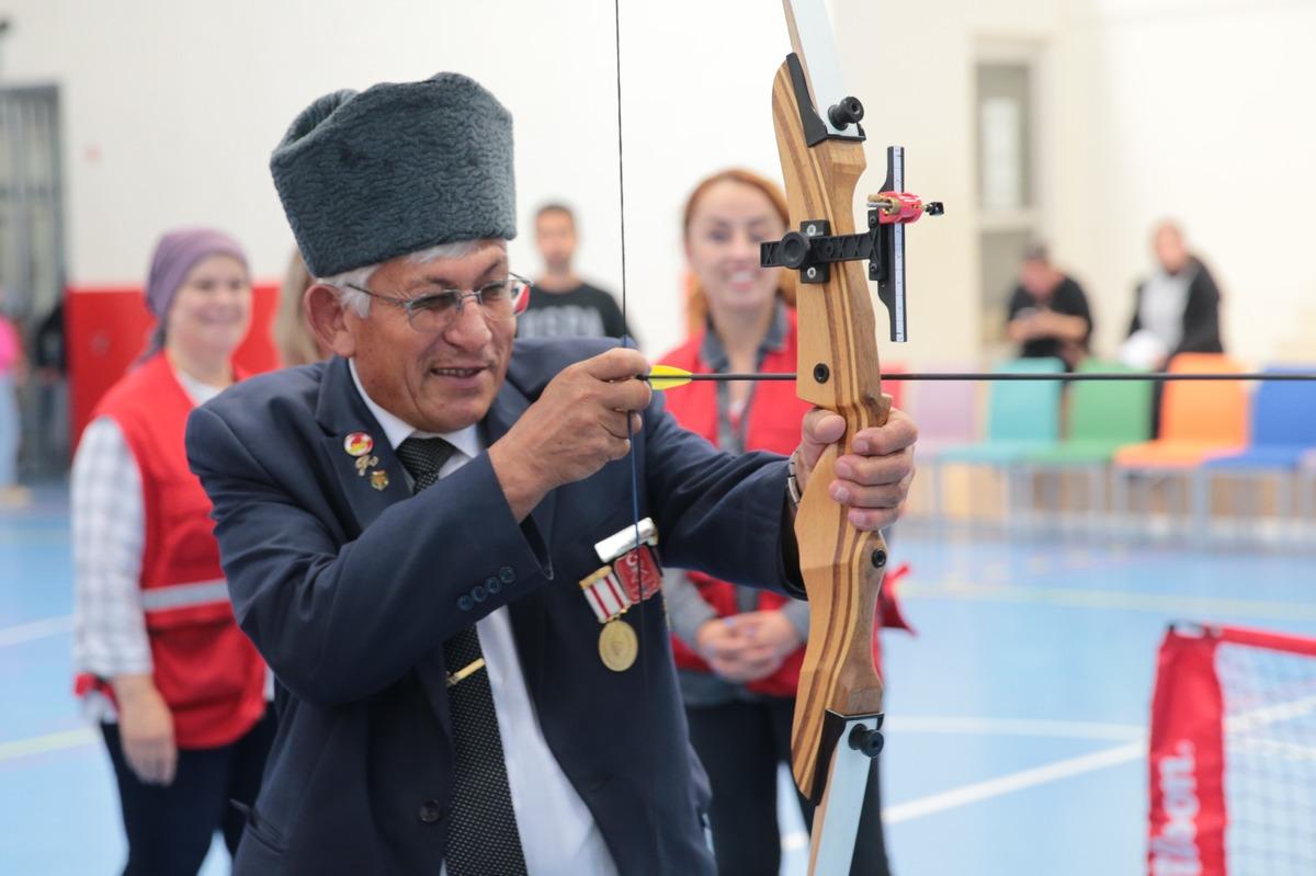 Bolu'da d&uuml;zenlenen Gaziler G&uuml;n&uuml; etkinliğinde gaziler ok attı