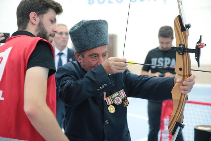 Bolu'da düzenlenen Gaziler Günü etkinliğinde gaziler ok attı G2