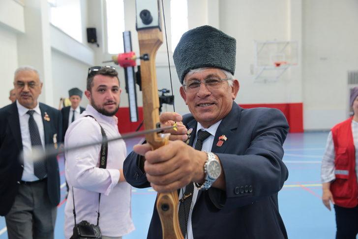 Bolu'da düzenlenen Gaziler Günü etkinliğinde gaziler ok attı G4