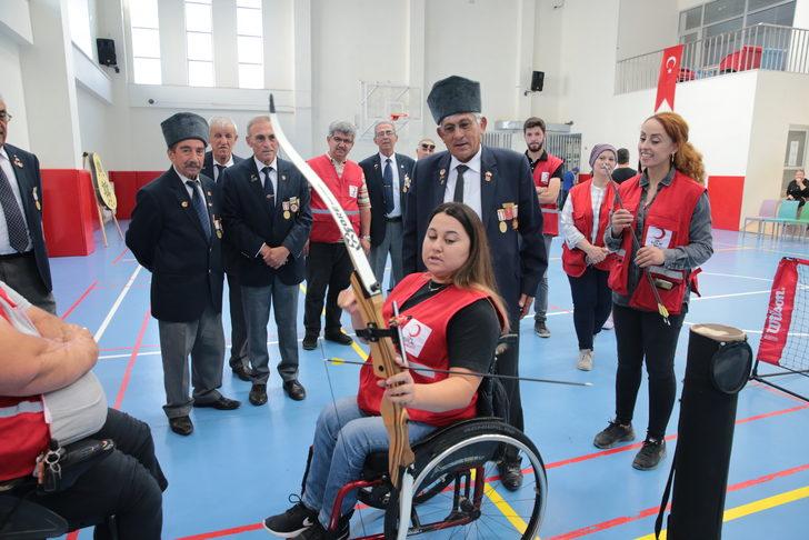 Bolu'da düzenlenen Gaziler Günü etkinliğinde gaziler ok attı G5