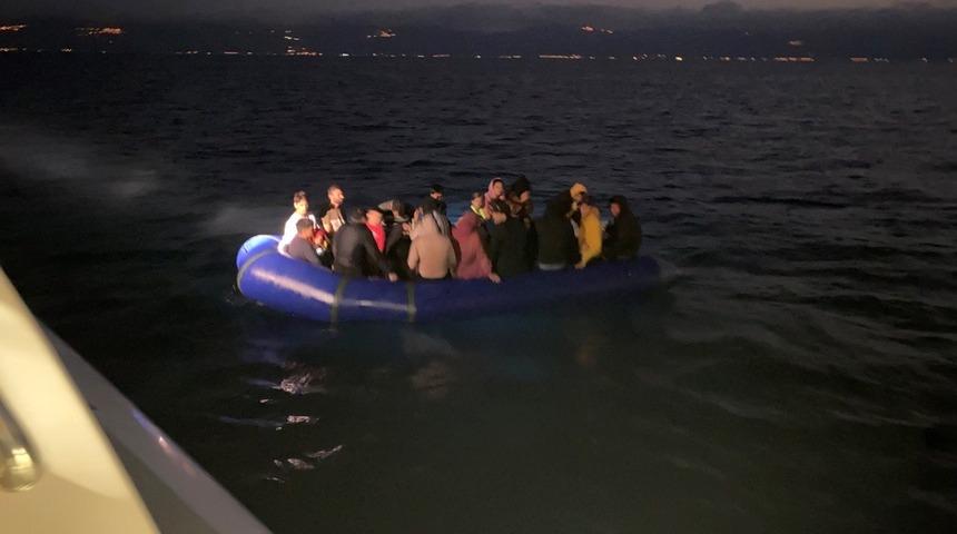 Çanakkale açıklarında geri itilen 34 düzensiz göçmen kurtarıldı
