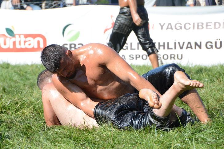 Sındırgı Yağcıbedir Yağlı Pehlivan Güreşleri'nde başpehlivan Orhan Okulu oldu G3