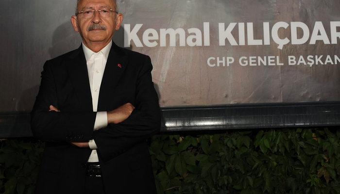 Kemal Kılıçdaroğlu reklam panosunun önünde poz verdi! Böyle sitem etti... 'Batsın bu ayrımcılık! Batsın bu diliniz!'