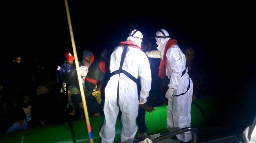 Ayvalık açıklarında 36 düzensiz göçmen kurtarıldı