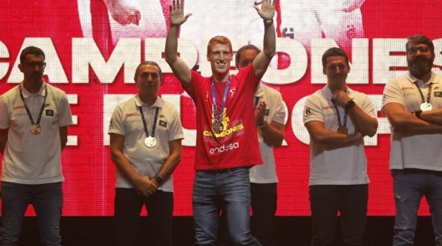 İspanya, EuroBasket zaferini Madrid'de kutladı