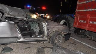 Bolu'da traktörün römorkuna çarpan otomobildeki 2 kişi yaralandı