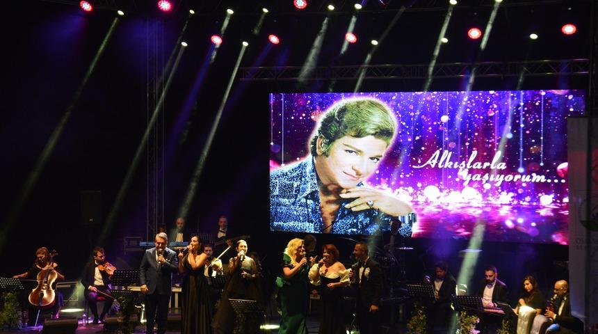 Zeki Müren vefatının 26'ncı yıldönümünde Bursa'da anıldı