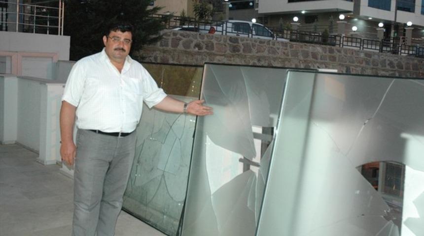 İzmir'de sela okuyan müezzin tartaklandı