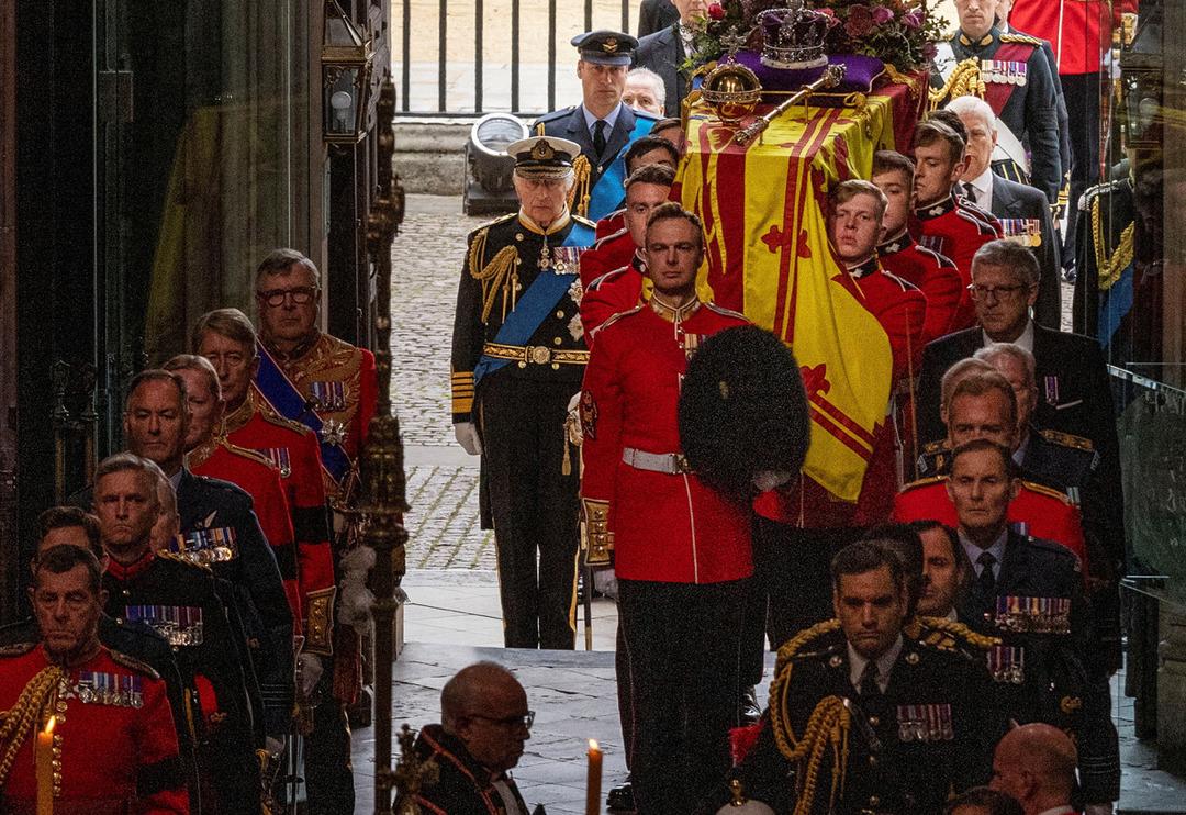 Krali&ccedil;e Elizabeth'in cenazesinde flaş 'Osmanlı' detayı! Dikkatlerden ka&ccedil;madı