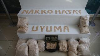 Hatay'da kovalamaca sonucu durdurulan araçta 450 bin uyuşturucu hap ele geçirildi