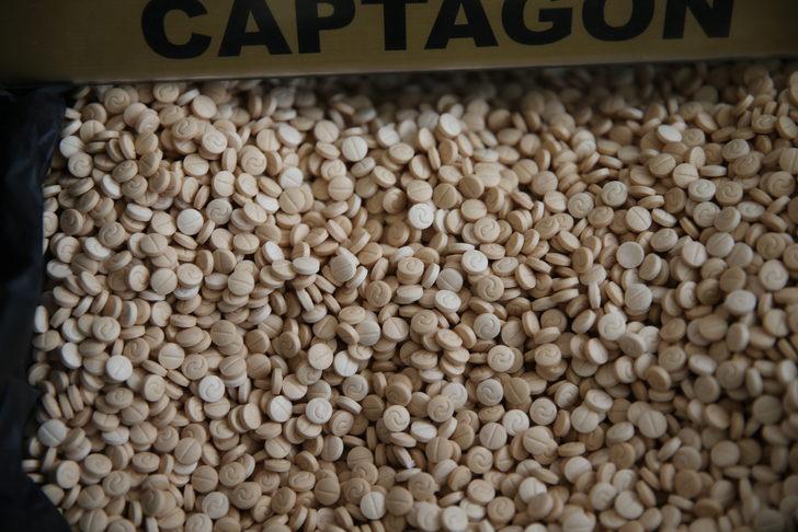 Hatay'da kovalamaca sonucu durdurulan araçta 450 bin uyuşturucu hap ele geçirildi G2