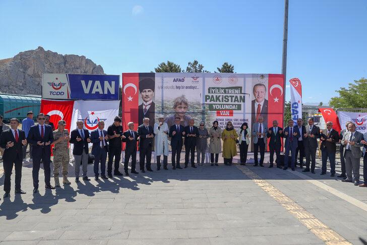 Tarım ve Orman Bakanı Kirişci "İyilik Treni"nin Van'dan Pakistan'a uğurlanması töreninde konuştu: G4