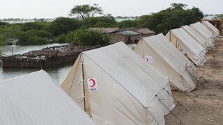 Türk Kızılay'ın Pakistan'a gönderdiği çadırlara selzedeler yerleşmeye başladı