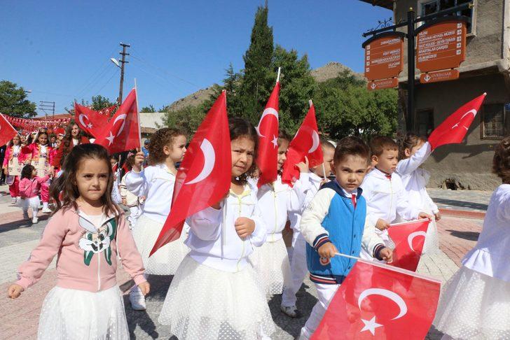 Sivrihisar'ın kurtuluşunun 101. yılı, Zaimağa Konağı'ndan başlayan yürüyüşle kutlandı G2