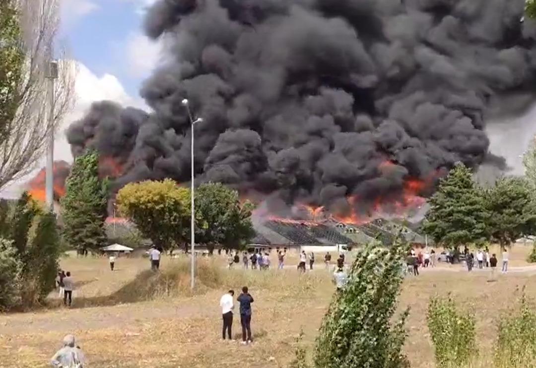 SON DAKİKA: Erzurum Atat&uuml;rk &Uuml;niversitesi'nde korkutan yangın! Validen a&ccedil;ıklama geldi... İşte ilk g&ouml;r&uuml;nt&uuml;ler