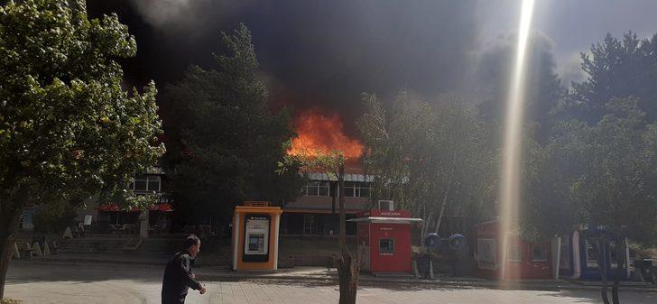 SON DAKİKA: Erzurum Atatürk Üniversitesi'nde korkutan yangın! Validen açıklama geldi... İşte ilk görüntüler G5