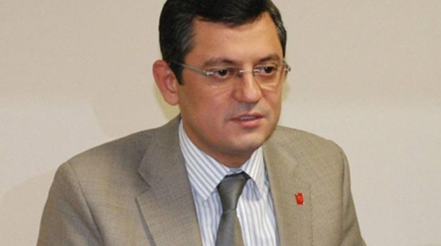 &Ouml;zg&uuml;r &Ouml;zel CHP&rsquo;nin elindeki 2017 referandum anketini a&ccedil;ıkladı