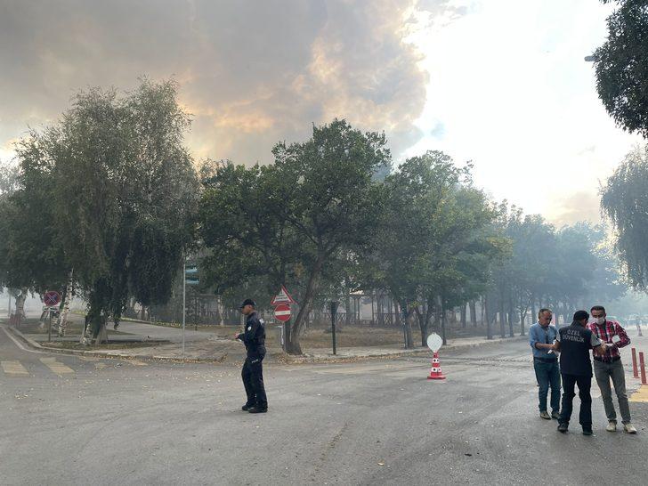 Atatürk Üniversitesinin yemekhanesinde çıkan yangına müdahale ediliyor G1