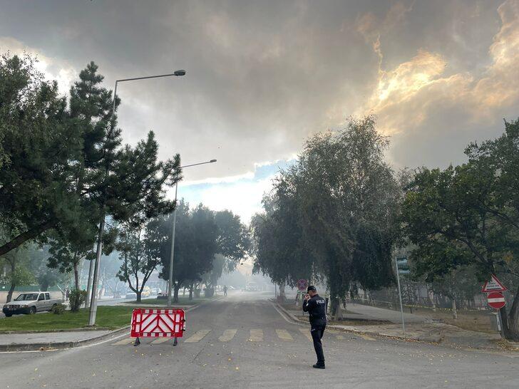 Atatürk Üniversitesinin yemekhanesinde çıkan yangına müdahale ediliyor G3