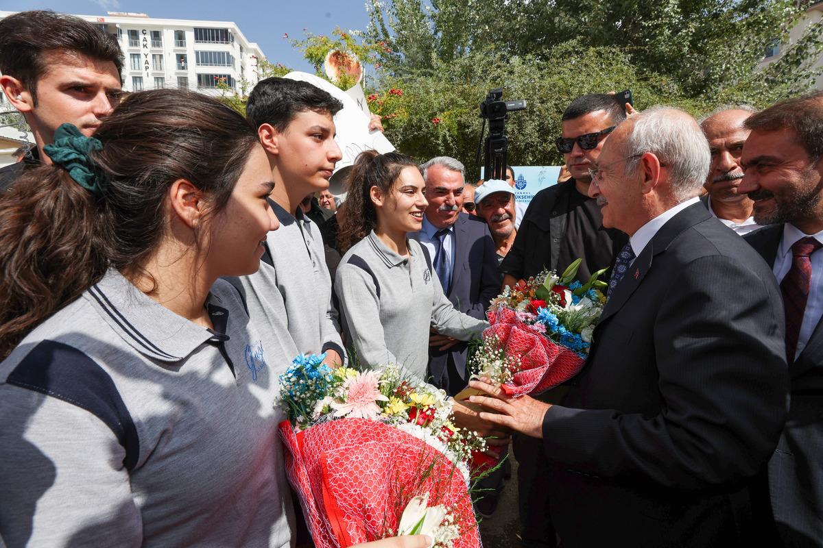 CHP Genel Başkanı Kılı&ccedil;daroğlu, Elazığ'da bir okulun temel atma t&ouml;reninde konuştu: