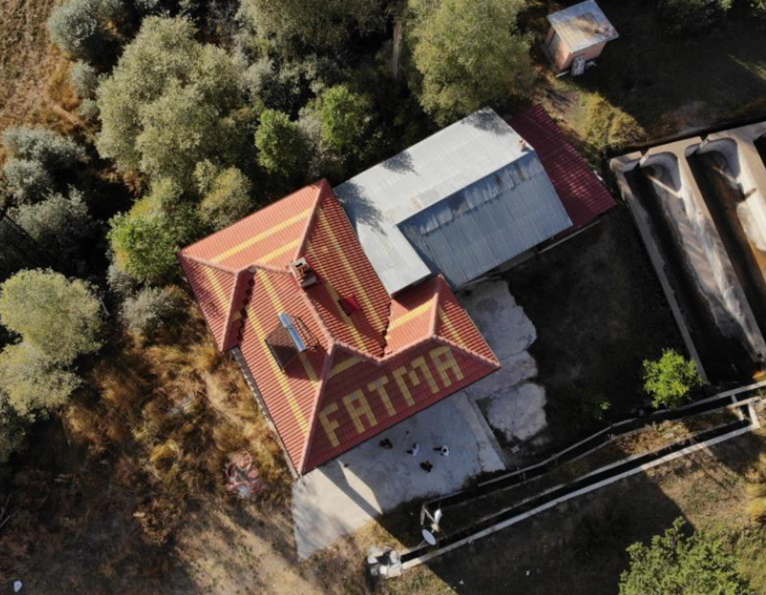 &Ccedil;atılarda dikkat &ccedil;eken isimler! Bu k&ouml;ye ilk kez gelen şaşkına d&ouml;n&uuml;yor 