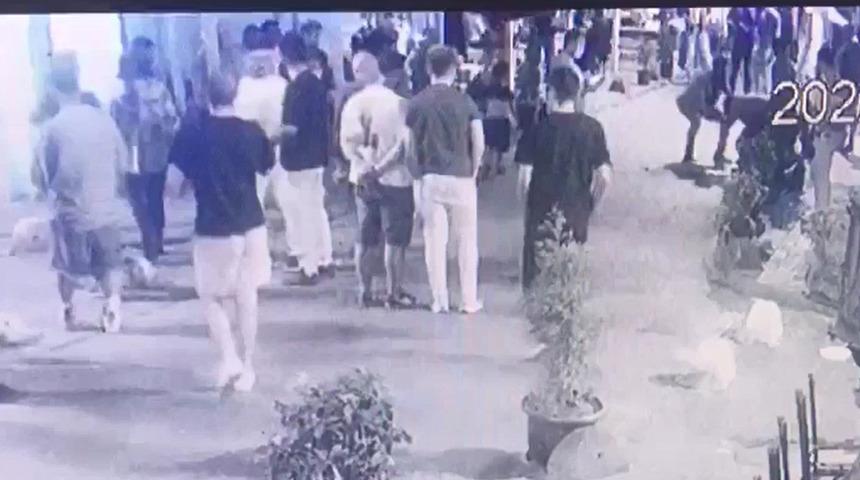 Taksim'de kan donduran vahşet: Onlarca insanın içinde öldürdü! Film gibi izlediler