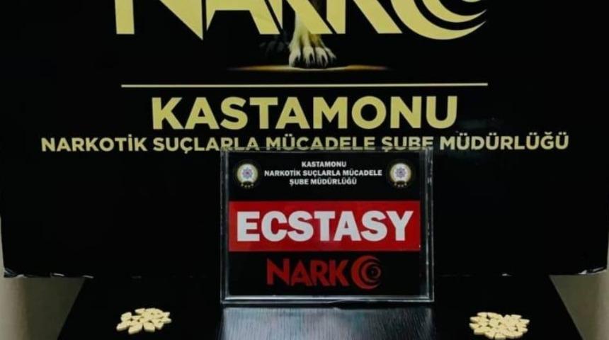 Kastamonu'da uyuşturucu operasyonunda yakalanan 3 zanlıdan biri tutuklandı