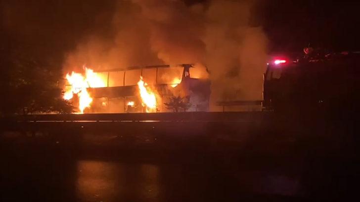 Antalya'da seyir halindeki tur otobüsünde yangın çıktı G1