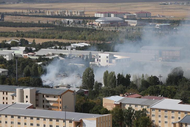 GÜNCELLEME - Atatürk Üniversitesinin yemekhanesinde çıkan yangın kontrol altına alındı G2