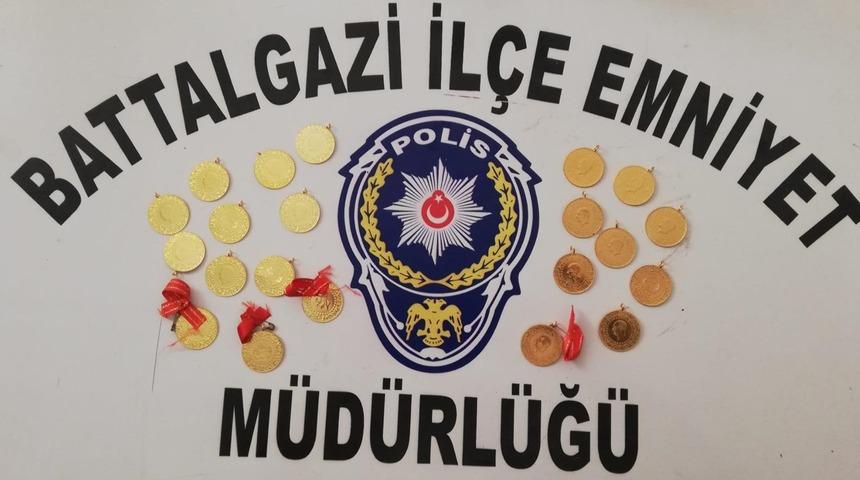 Malatya'da sahte altınla dolandırıcılık yaptığı iddiasıyla bir kişi yakalandı