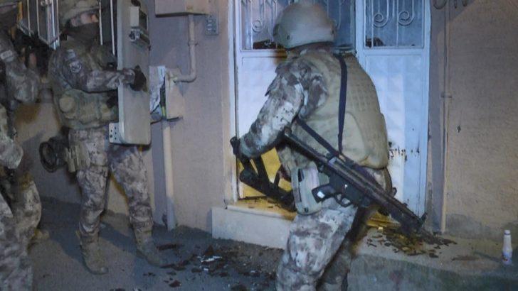 Mahalle ablukaya alındı: Çatıdan kaçmaya çalıştılar, İHA'larla tespit edildiler! Bursa'daki dev operasyon kamerada G5