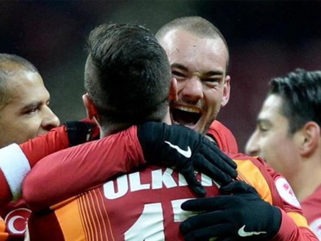 Galatasaray'ın eski yıldızı Wesley Sneijder, Burak Yılmaz ve Oğuzhan &Ouml;zyakup'un yanına gidiyor!