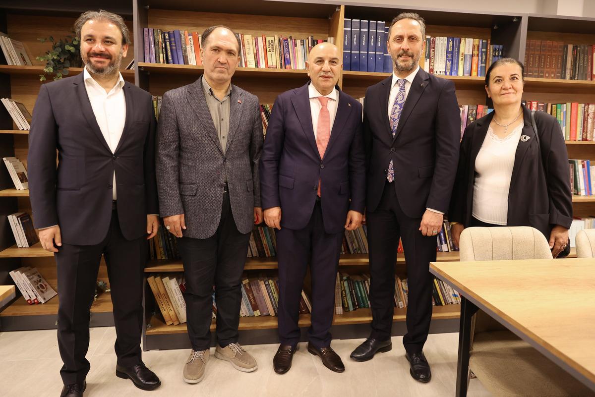 Şehit &ouml;ğretmen Şenay Ayb&uuml;ke Yal&ccedil;ın'ın adı Ke&ccedil;i&ouml;ren'deki halk k&uuml;t&uuml;phanesinde yaşatılacak