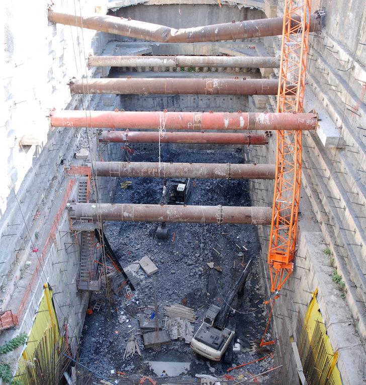 GÜNCELLEME - Sancaktepe'de metro inşaatında kule vincinin devrilmesi sonucu 2 kişi öldü G2