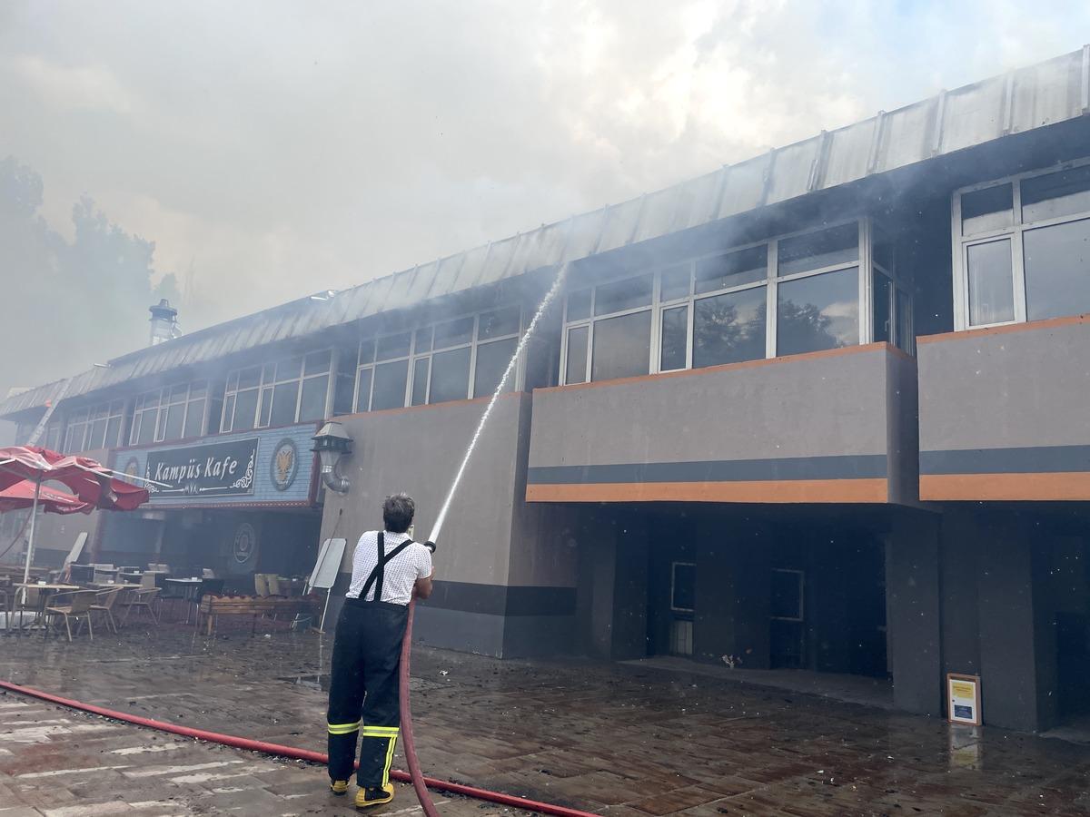 G&Uuml;NCELLEME 2 - Atat&uuml;rk &Uuml;niversitesinin yemekhanesinde &ccedil;ıkan yangın s&ouml;nd&uuml;r&uuml;ld&uuml;