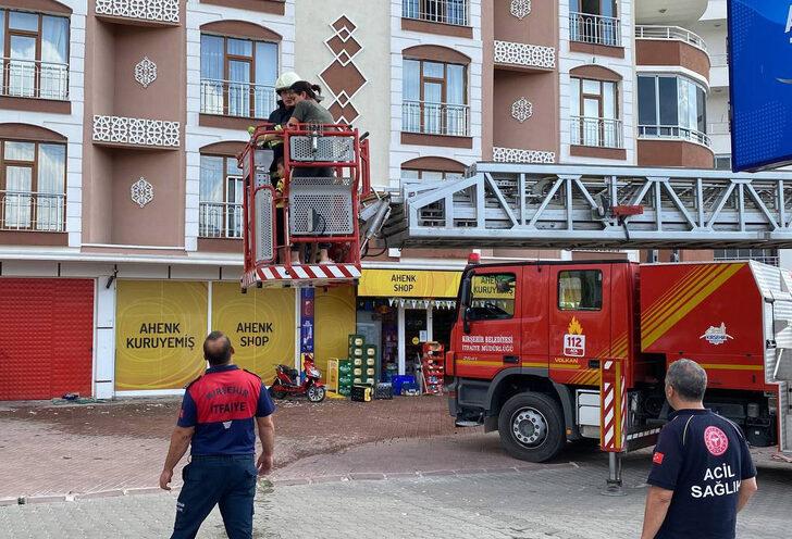 Kırşehir'de yangın çıkan apartmanda mahsur kalanları itfaiye kurtardı G2
