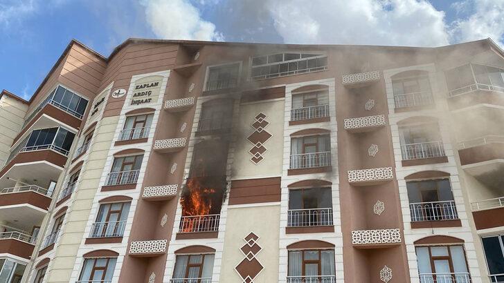 Kırşehir'de yangın çıkan apartmanda mahsur kalanları itfaiye kurtardı G5