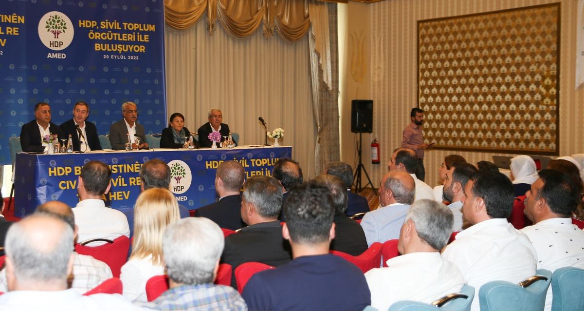 HDP Eş Genel Başkanı Sancar, Diyarbakır'da konuştu: